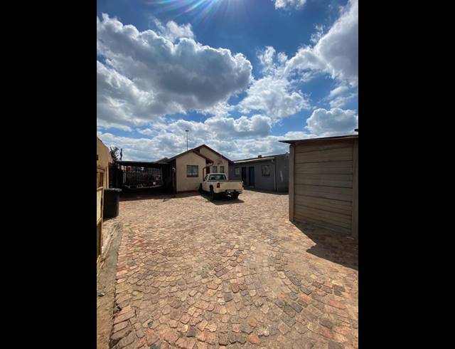 7 BEDROOM HOUSE FOR SALE IN PAYNEVILLE